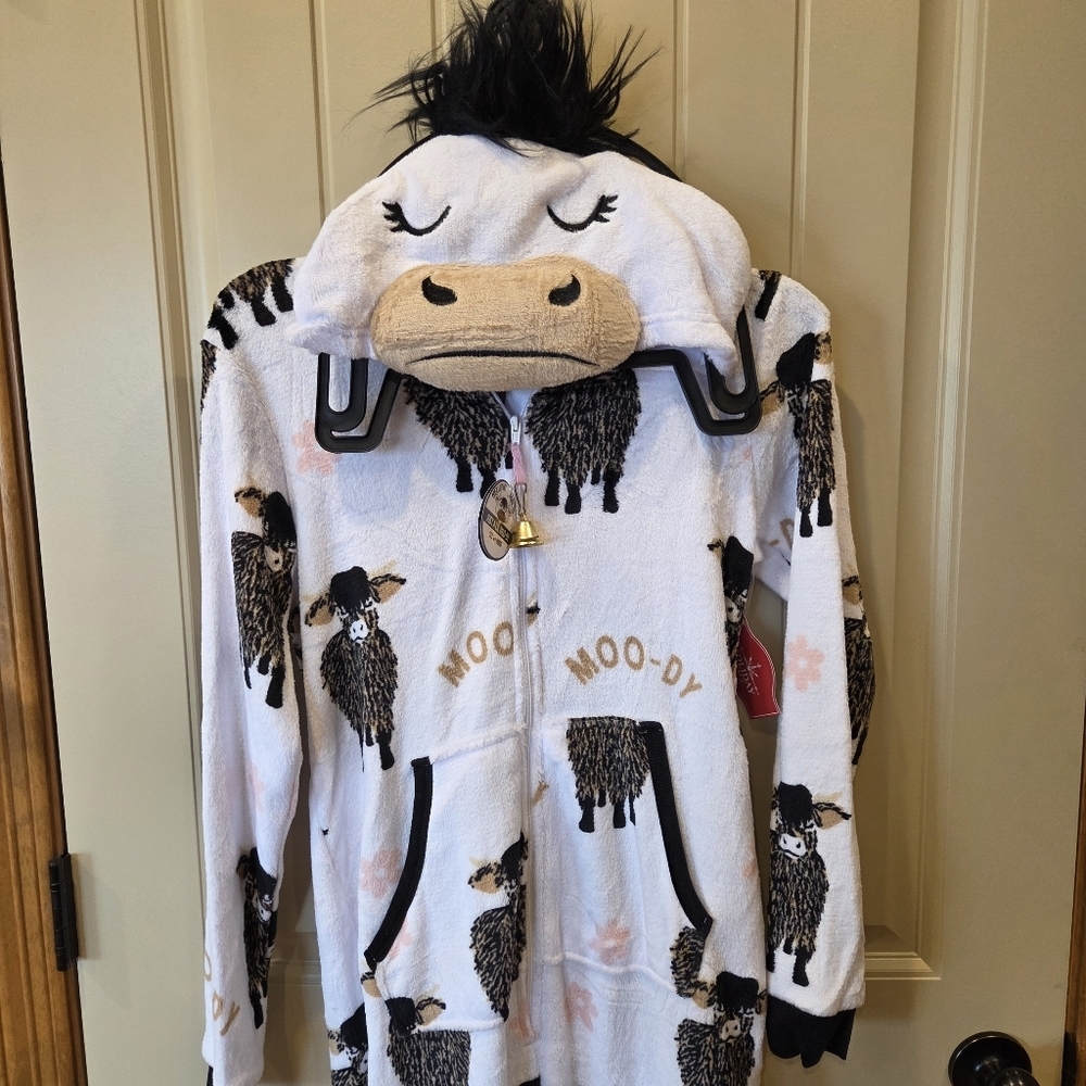 Just a Lil Moo-dy Highland Cow Jumpsuit Pajamas XS Women's New Costume Plush - Picture 4 of 15